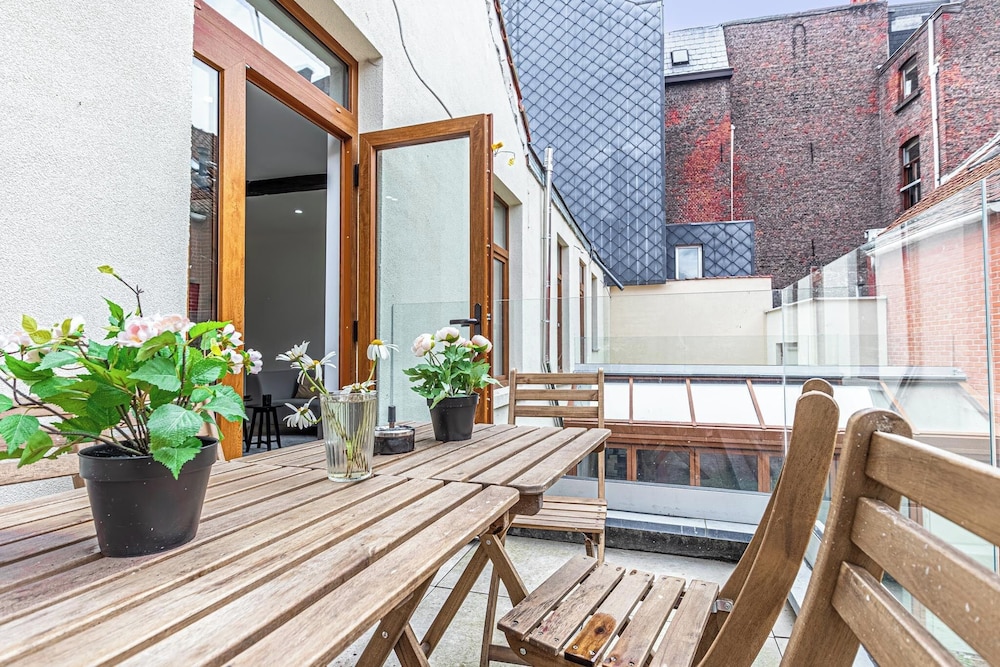 Modern 3BR Apt for 6 with Patio Ghent — photo 3